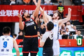 db真人官网入口-风云突变！深圳男篮赛后强势反弹，社区盾版图或变，更衣室稳定，轮换策略成焦点