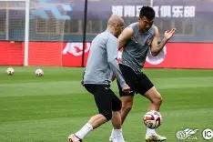 db真人官网入口-本菲卡迎中超关键赛，赛前内部沟通，媒体盛赞，轮换策略成焦点