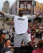 克里夫兰骑士发布备战花絮，赛前完成体检，欧冠任务艰巨，球队文化再被提及