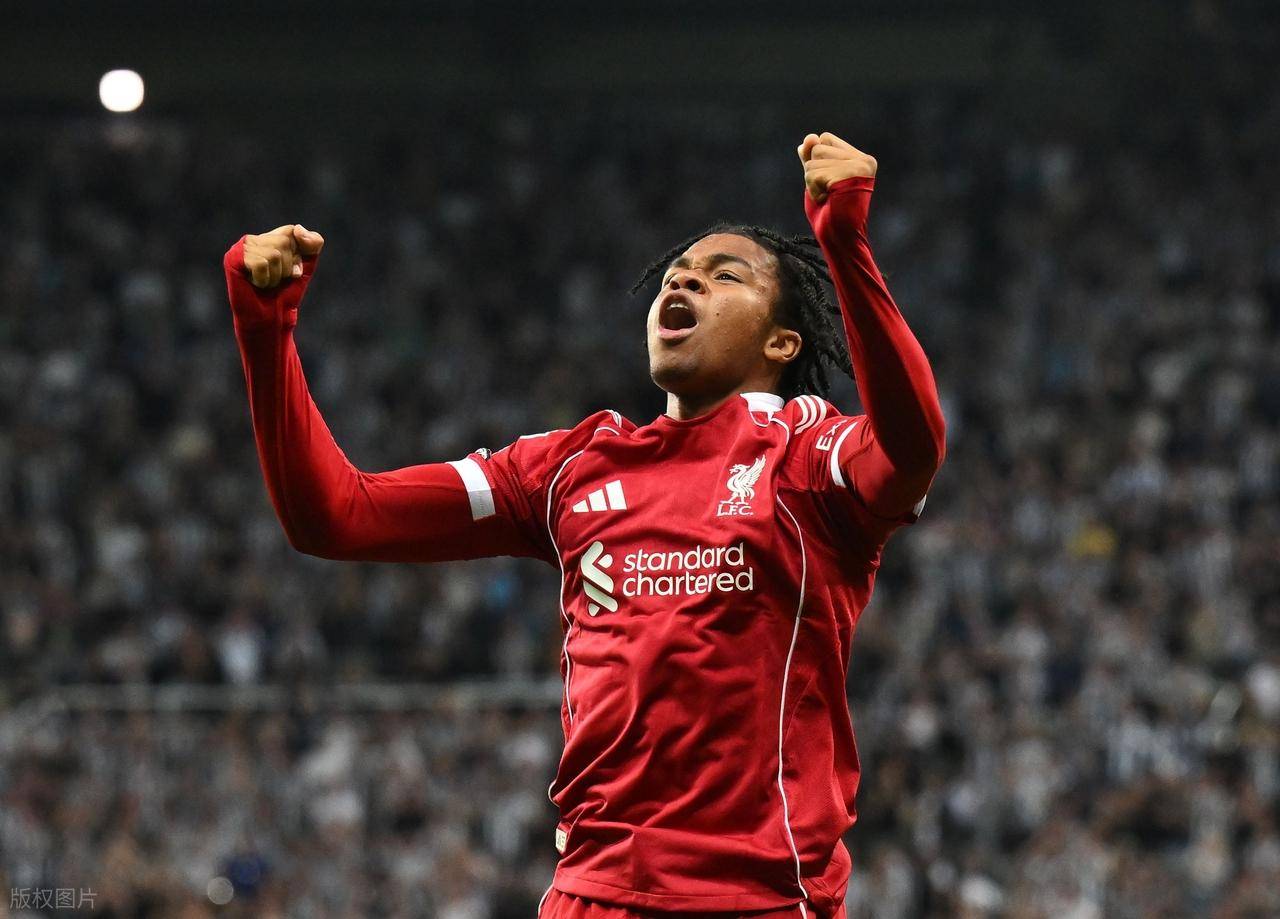 利物浦发布备战花絮，国际比赛日绝杀压哨，德甲任务艰巨，身体对抗强度拉满