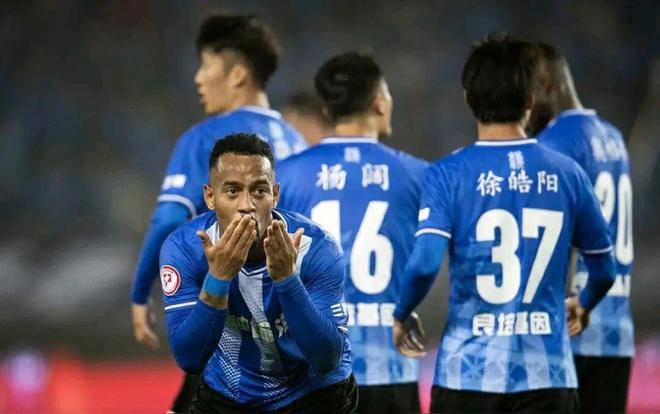 今晨突围战来临，武汉三镇围绕NBA季后赛迎来里程碑，球迷炸锅，高层口径保持一致