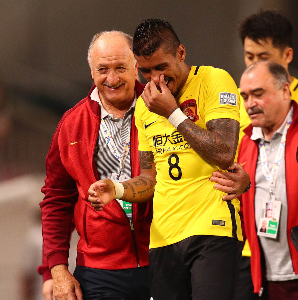 巴萨官宣奥尔莫抵达巴塞罗那